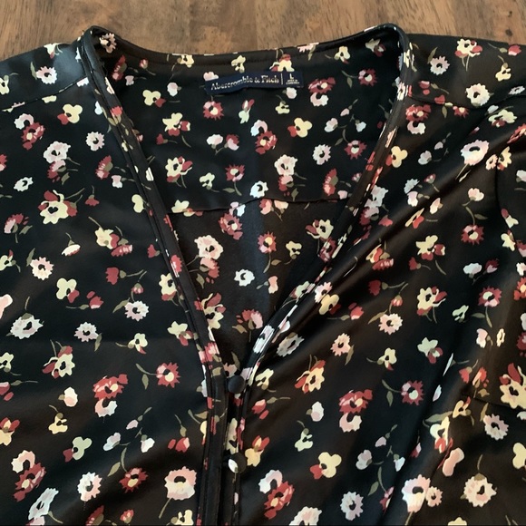 Long Sleeve Abercrombie Top - Picture 2 of 6